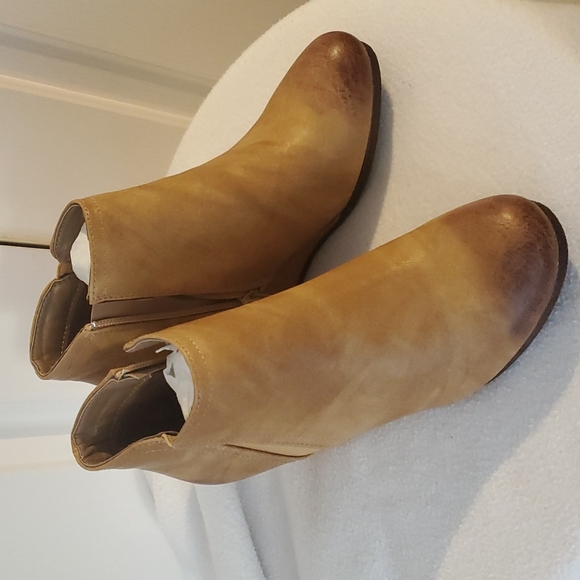 NWT TWO COLORED BOOTIES - Picture 2 of 13